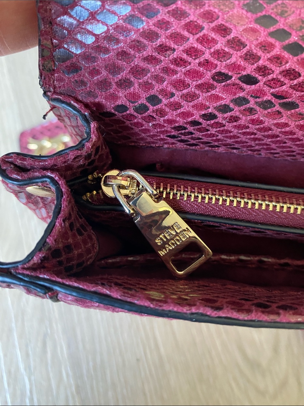 Steve Madden Burgundy Snakeskin Embossed Crossbody Bag Shoulder Purse - Picture 6 of 12